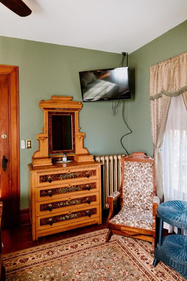 1897 Beekman House Bed And Breakfast Dundee Екстер'єр фото