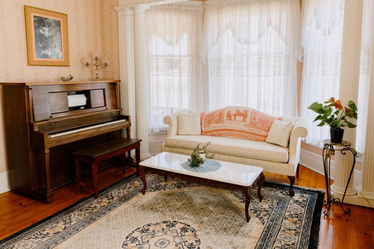 1897 Beekman House Bed And Breakfast Dundee Екстер'єр фото